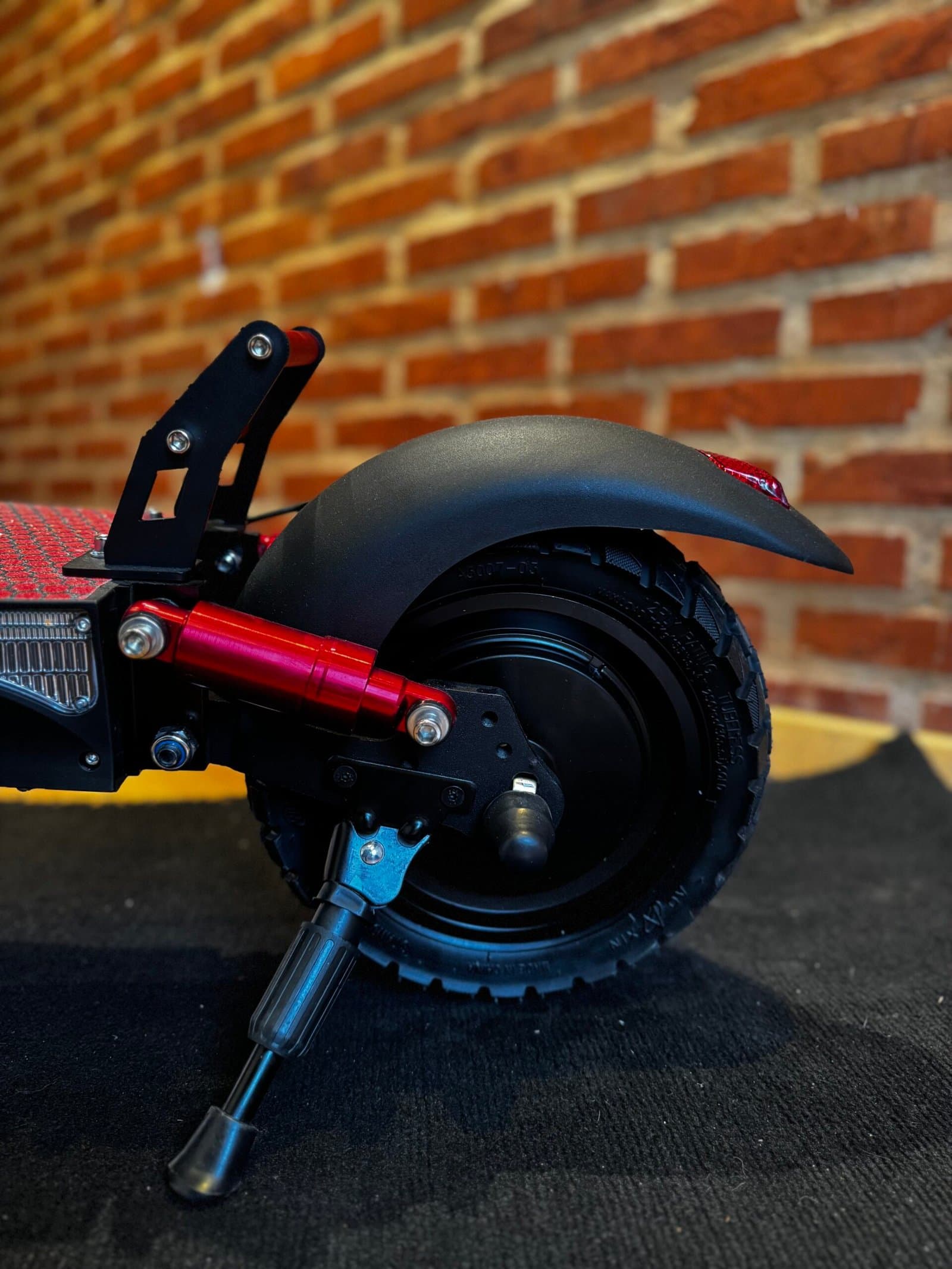 E-Scooter Zynetic Fire Mincto en ángulo tres cuartos