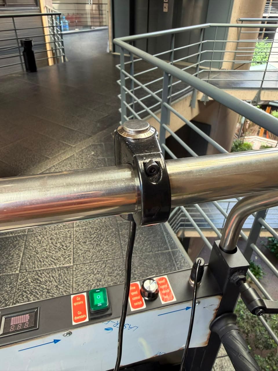 Zynetic Climber 300 bateria desmontable y anclaje