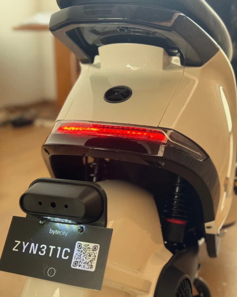 Zynetic Lamvo Blanca vista trasera con luz LED de freno